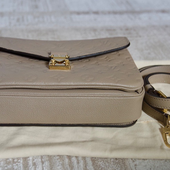 LV Pochette Metis Monogram Empreinte Leather - Turtledove - Picture 6 of 7